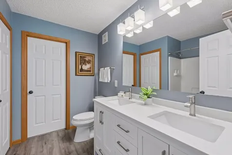 11025 Oak Grove Circle Woodbury MN 55129