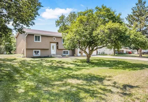 1808 W River Street Monticello MN 55362