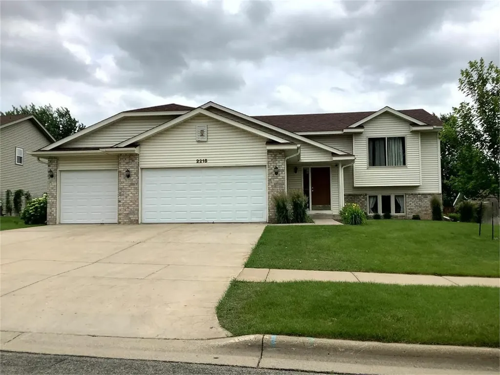 2215 Hulett Avenue Faribault MN 55021