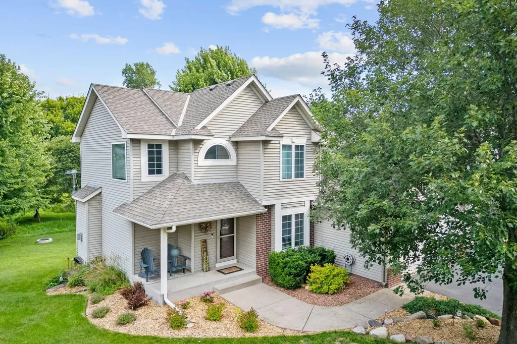 2213 Emerald Lane Saint Paul MN 55119