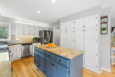 2213 Emerald Lane Saint Paul MN 55119