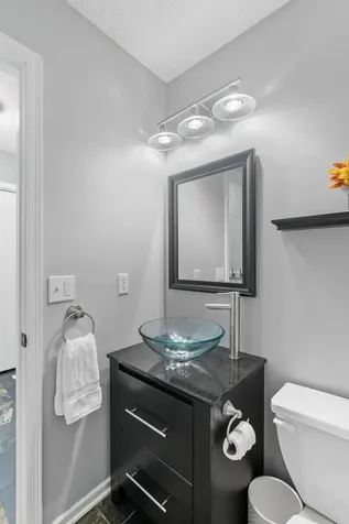 2213 Emerald Lane Saint Paul MN 55119