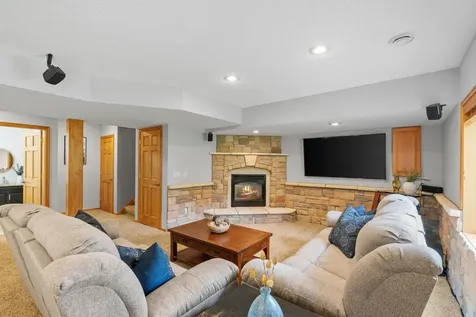 2213 Emerald Lane Saint Paul MN 55119