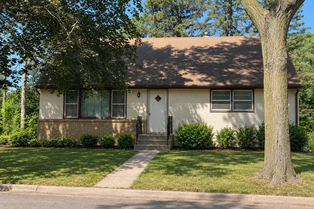 1521 Arkwright Street N Saint Paul MN 55130