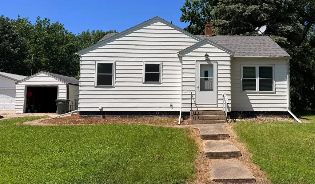 318 5th Avenue NE Clara City MN 56222
