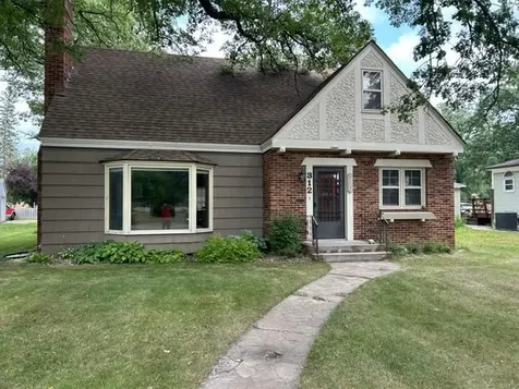 312 Kendall Avenue N Thief River Falls MN 56701