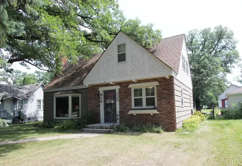 312 Kendall Avenue N Thief River Falls MN 56701
