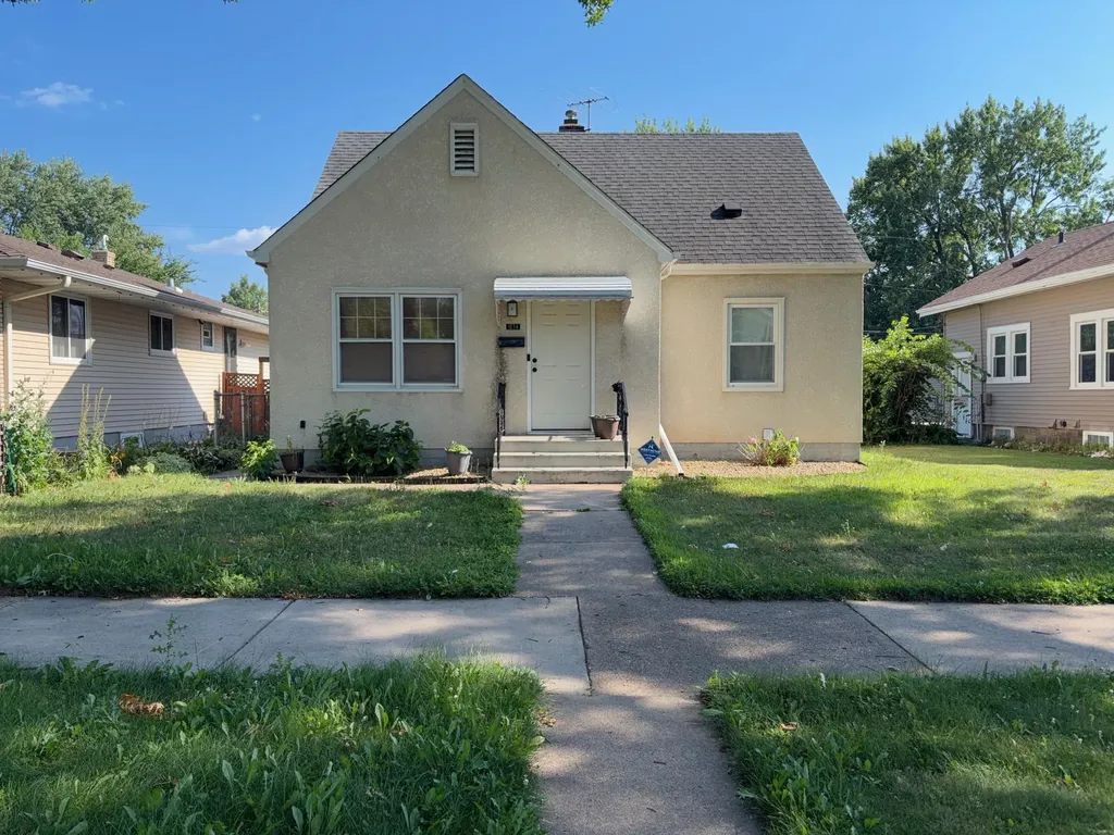 1874 Hawthorne Avenue E Saint Paul MN 55119