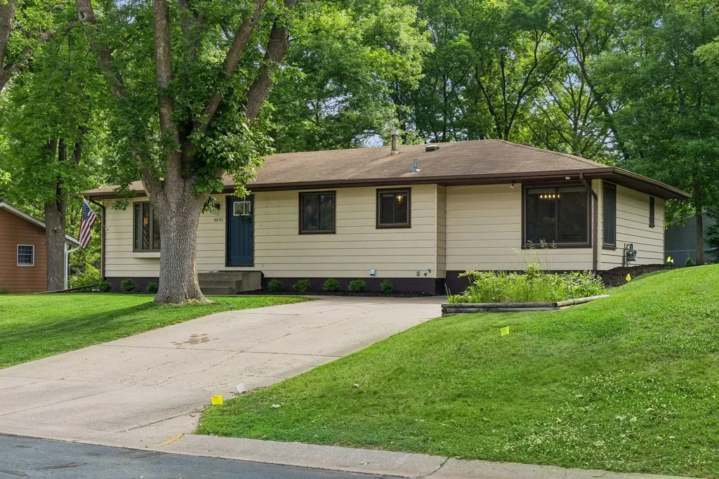 6631 Oakwood Street Rockford MN 55373