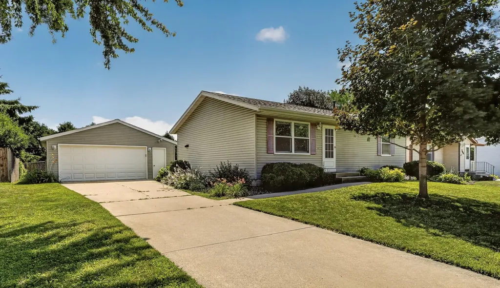 792 41st Avenue NW Rochester MN 55901