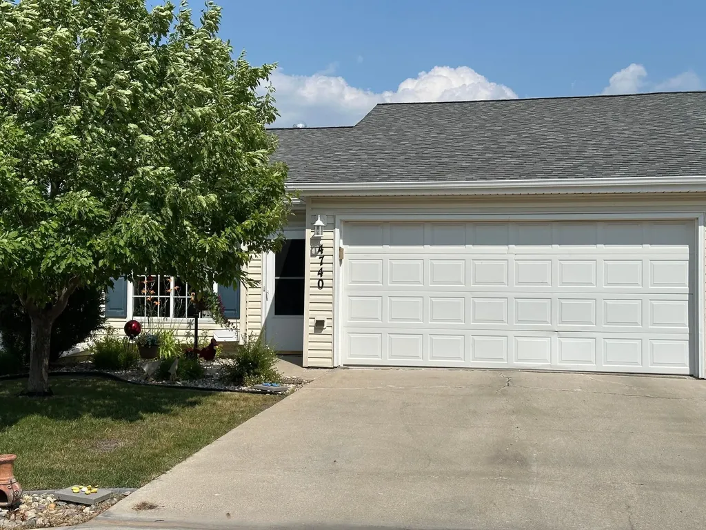 4740 10th Avenue S Fargo ND 58103
