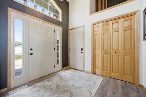 729 36th Avenue W West Fargo ND 58078
