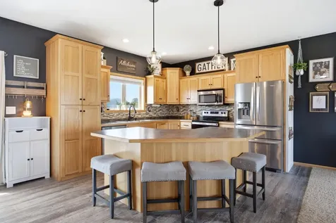 729 36th Avenue W West Fargo ND 58078