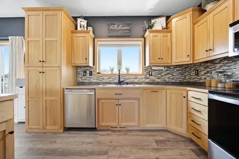 729 36th Avenue W West Fargo ND 58078