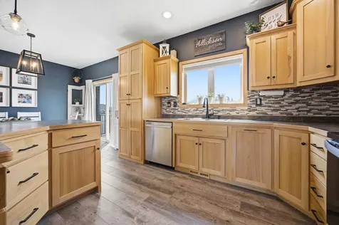 729 36th Avenue W West Fargo ND 58078