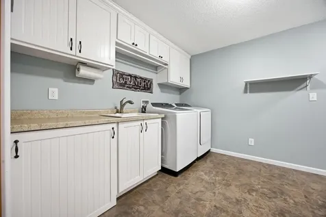 729 36th Avenue W West Fargo ND 58078
