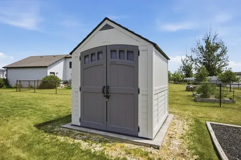 729 36th Avenue W West Fargo ND 58078