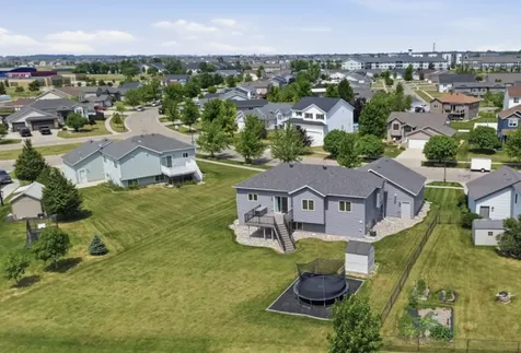 729 36th Avenue W West Fargo ND 58078