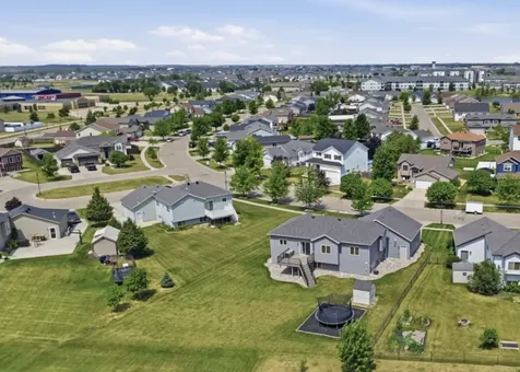 729 36th Avenue W West Fargo ND 58078