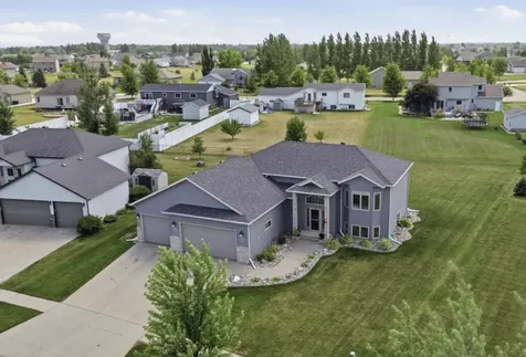 729 36th Avenue W West Fargo ND 58078