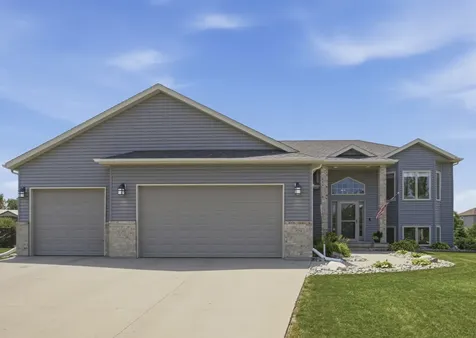 729 36th Avenue W West Fargo ND 58078