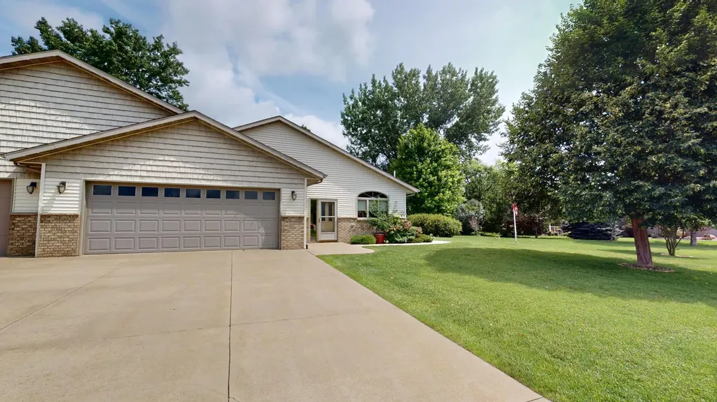 1802 Crystal Drive Albert Lea MN 56007