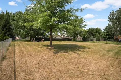 1320 Honeysuckle Lane SE Cambridge MN 55008