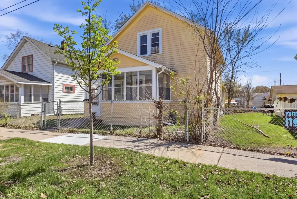 324 Van Buren Avenue Saint Paul MN 55103