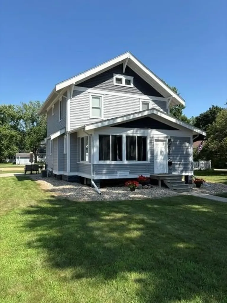1345 6th Avenue N Windom MN 56101