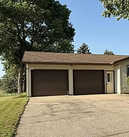 1790 Maple Park Circle Windom MN 56101