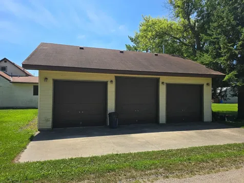 604 E Willow Avenue Olivia MN 56277