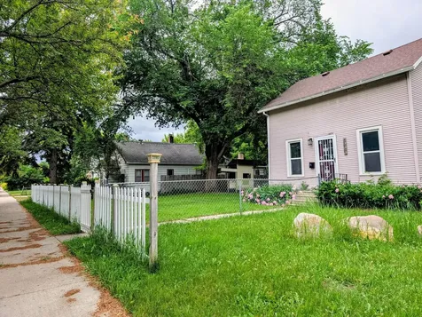 523 11th Street N Moorhead MN 56560
