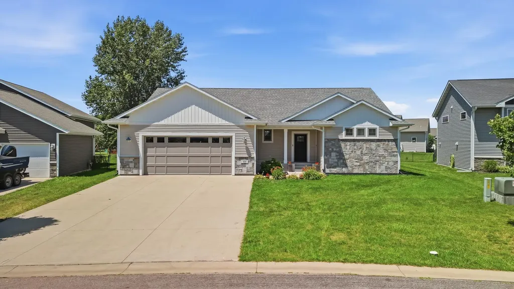 820 Fieldcrest Drive Mankato MN 56001