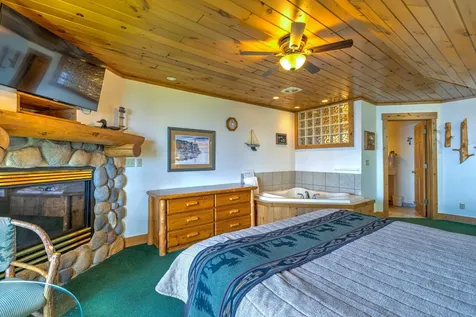 2826 Highway 61 Two Harbors MN 55616