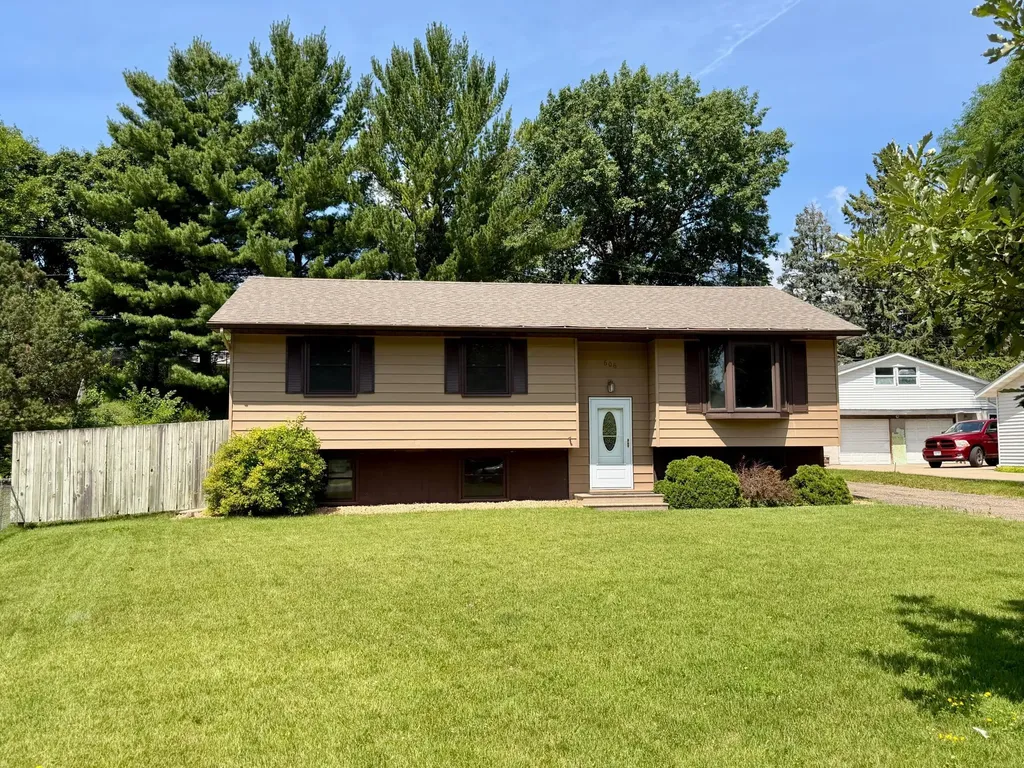 606 Grospoint Lane N Oakdale MN 55128