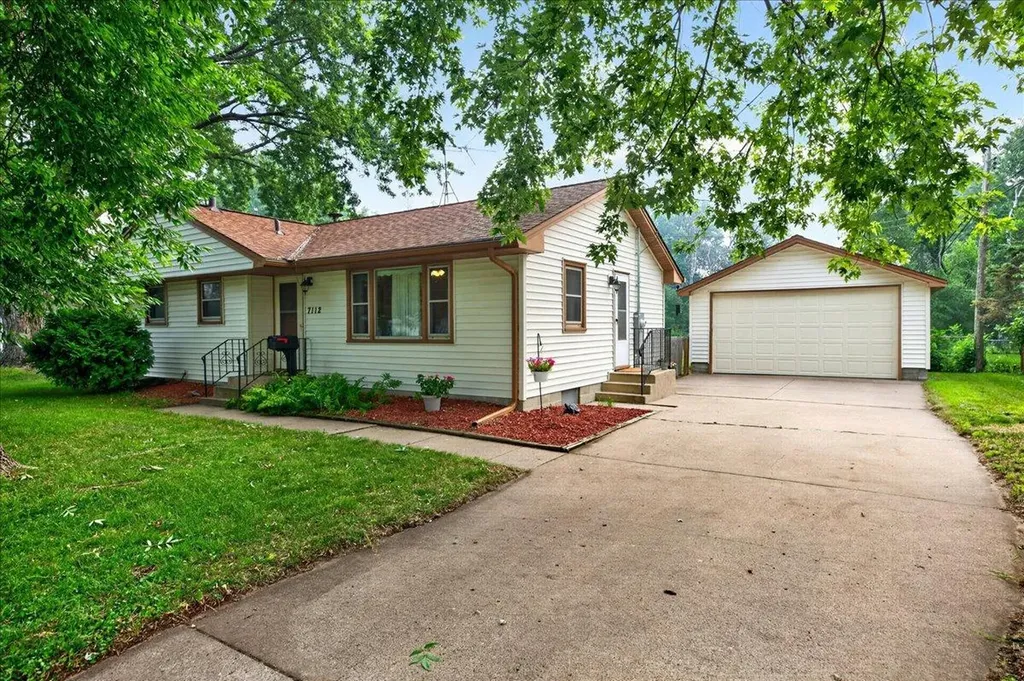 7112 Indiana Avenue N Brooklyn Center MN 55429