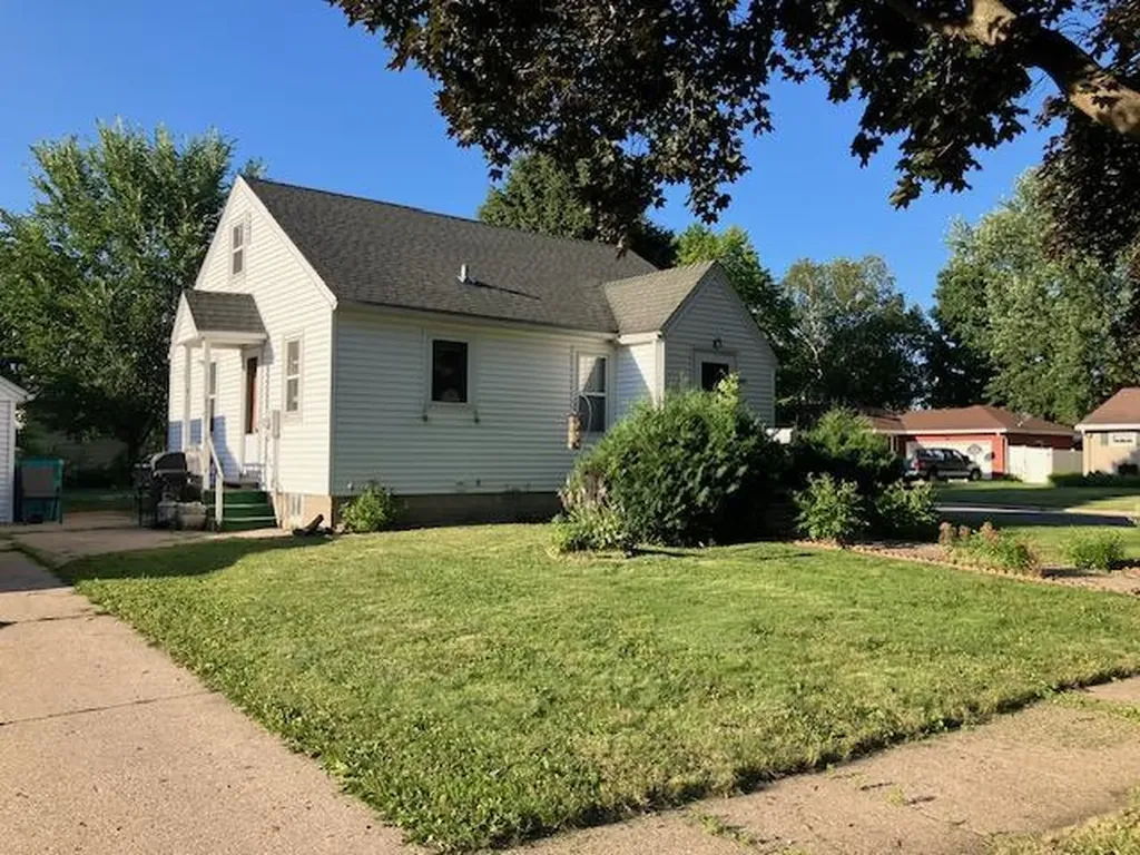 825 9th Avenue NE Waseca MN 56093