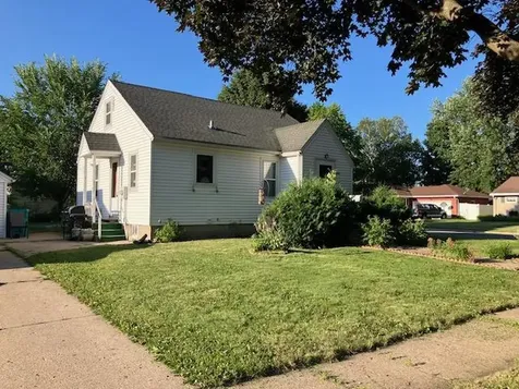 825 9th Avenue NE Waseca MN 56093
