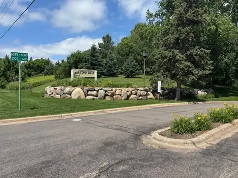 6075 Lincoln Drive Edina MN 55436