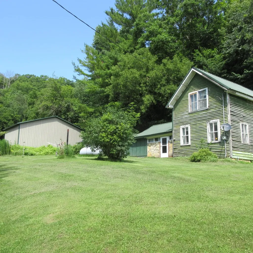 W1620 County Road S Plum City WI 54761