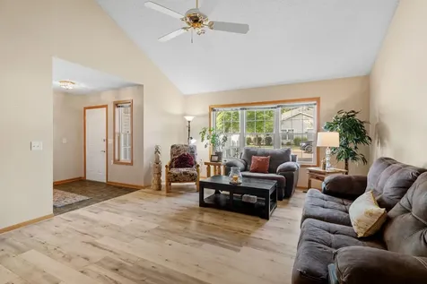 6866 Blackhawk Trail Inver Grove Heights MN 55077