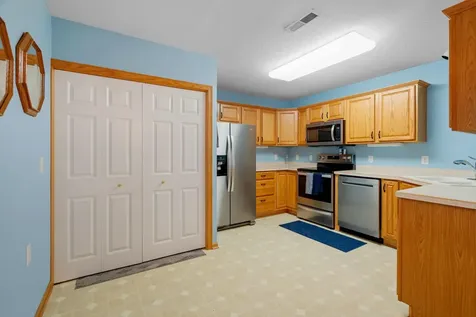 6866 Blackhawk Trail Inver Grove Heights MN 55077
