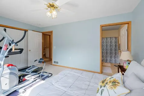 6866 Blackhawk Trail Inver Grove Heights MN 55077