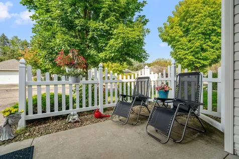 6866 Blackhawk Trail Inver Grove Heights MN 55077