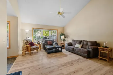 6866 Blackhawk Trail Inver Grove Heights MN 55077