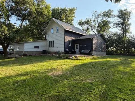 194 40th Avenue Hills MN 56138