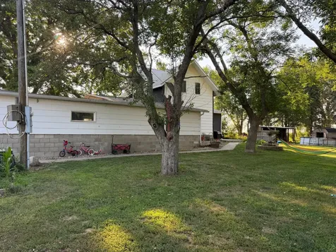 194 40th Avenue Hills MN 56138