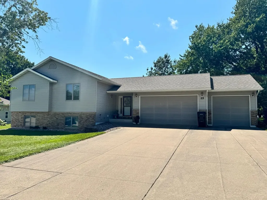 25 Circle Court Lewiston MN 55952