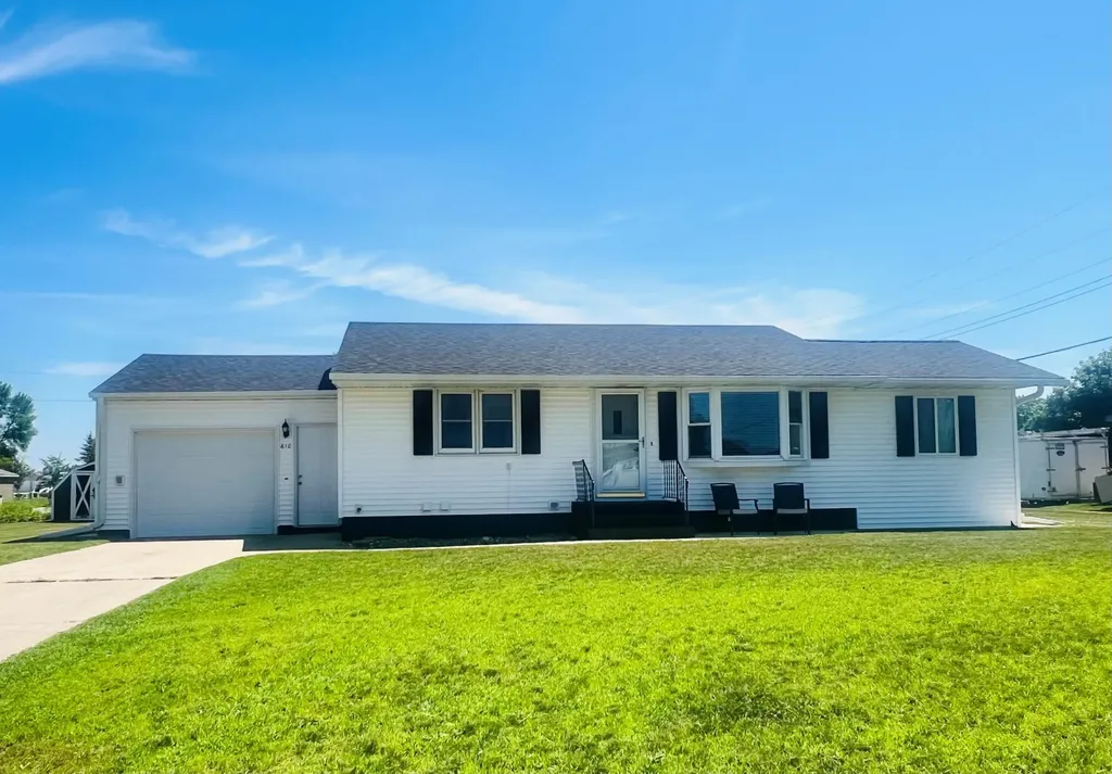 610 E 2nd Street Graceville MN 56240