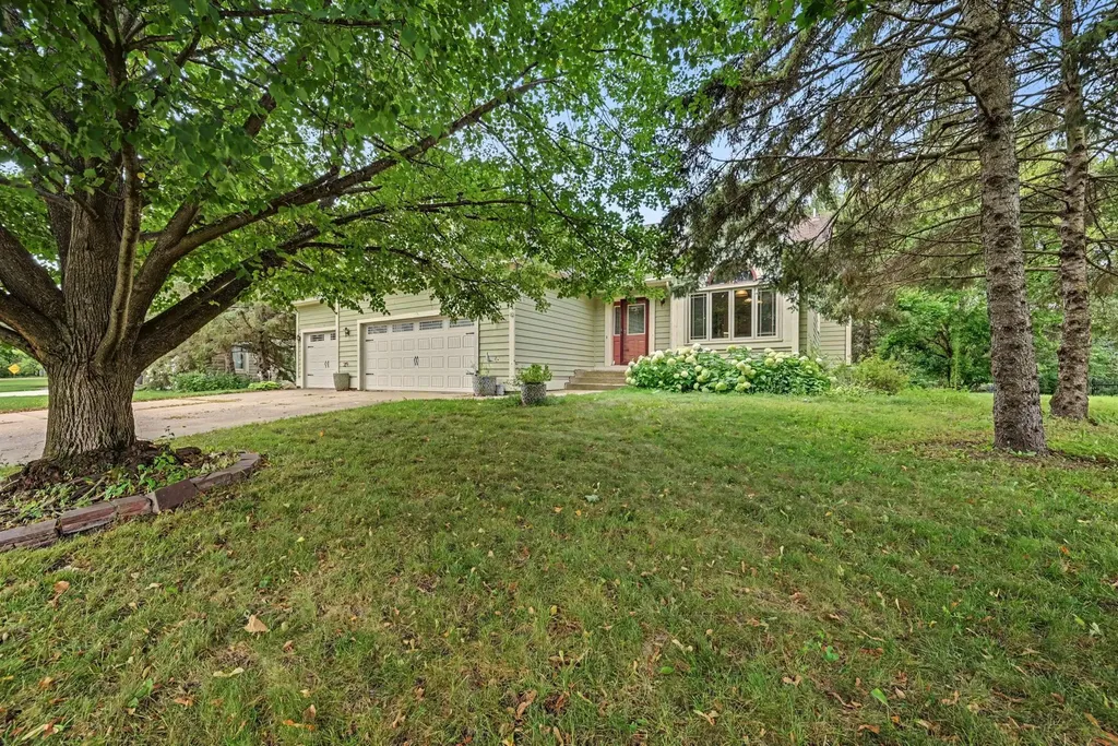 240 Woodridge Lane Circle Pines MN 55014